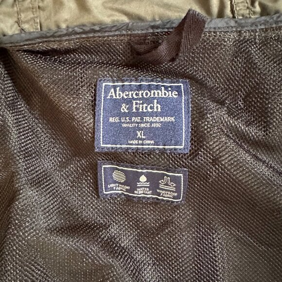 Abercrombie & Fitch Men's Camo Rain Coat, Size XL - Picture 6 of 6